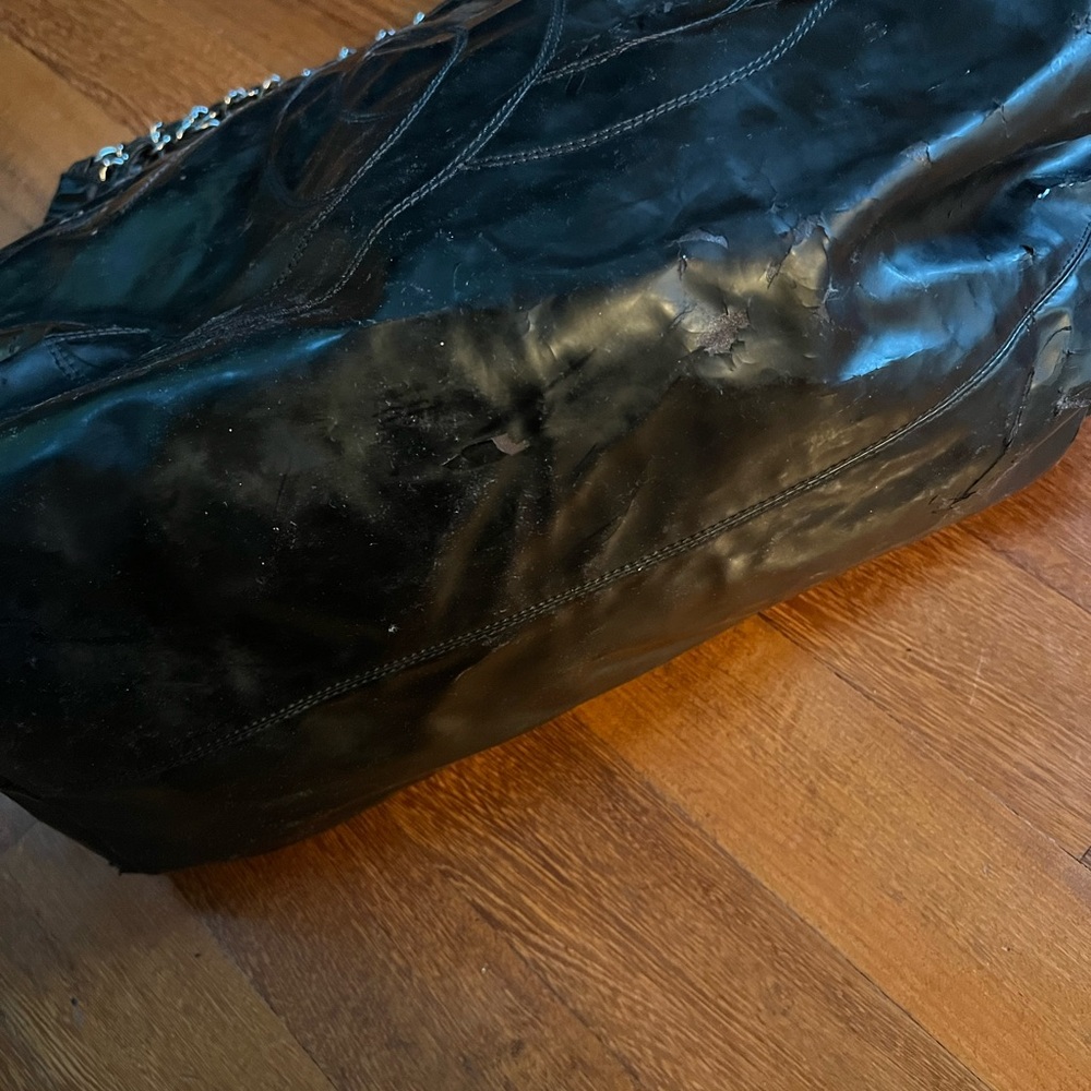 Chanel Vintage Cabas Patent Leather Tote Black XL preowned 2008 - Picture 10 of 16